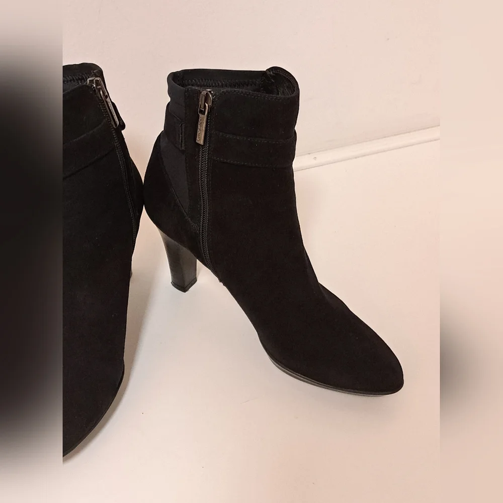 Aquatalia Dorotea Black Suede Waterproof Ankle Bootie Misses Size 8 - Picture 3 of 9